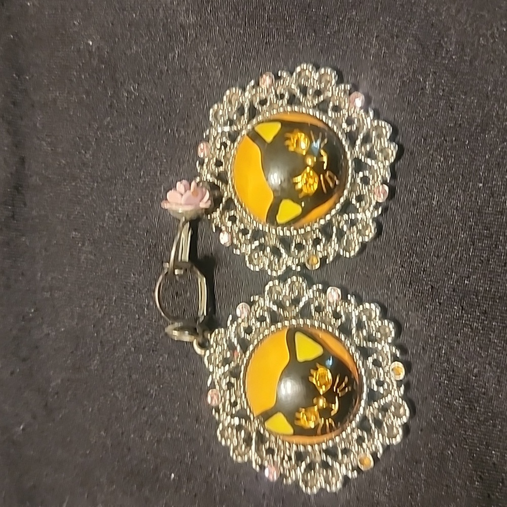 Betsy Johnson cameo cat earings